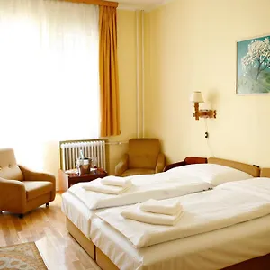 Bara Junior 2* Budapest